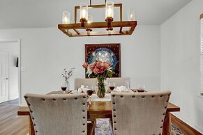 Gorgeous Bluebonnet House With Deck and Fire Pit