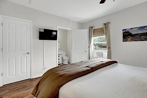 Gorgeous Bluebonnet House With Deck and Fire Pit