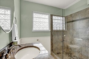 Gorgeous Bluebonnet House With Deck and Fire Pit