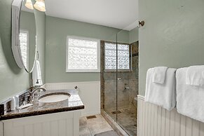 Gorgeous Bluebonnet House With Deck and Fire Pit