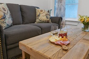 Stunning Home With Hot Tub & Grill Just 2 Blks From Main St!