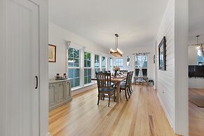 Stunning Home With Hot Tub & Grill Just 2 Blks From Main St!