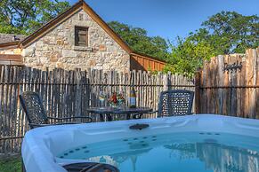 Stunning Home With Hot Tub & Grill Just 2 Blks From Main St!