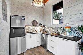 Luxury Hill Country Villa With Pool-hot Tub-views