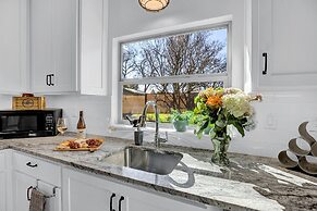 New! Luxurious Home With Wine Cellar & Firepit!