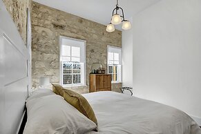 New! Luxurious Home With Wine Cellar & Firepit!