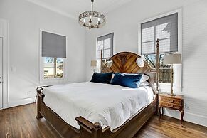 New! Luxurious Home With Wine Cellar & Firepit!