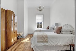 New! Luxurious Home With Wine Cellar & Firepit!