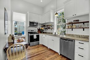 New! Luxurious Home With Wine Cellar & Firepit!