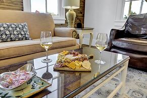 New! Luxurious Home With Wine Cellar & Firepit!