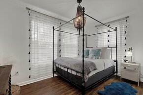 Poplar Place Mod With Hot Tub - 1 mi to Main Street