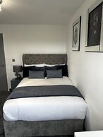 Luxurious two Bedrooms Apartment Slough