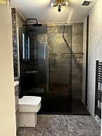 Luxurious two Bedrooms Apartment Slough