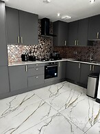 Luxurious two Bedrooms Apartment Slough