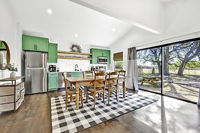 Olive St Ranch With Hottub-grill and Party Barn