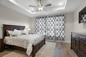 Pristine 3-bedroom Home Near Canyon Lake!