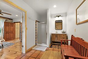 Luxury Home With Fire Pit & Hill Country Views