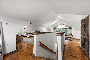 Luxury Home With Fire Pit & Hill Country Views