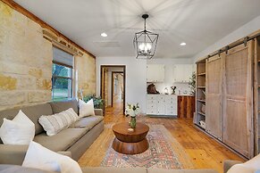 Luxury Home With Fire Pit & Hill Country Views