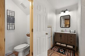 Luxury Home With Fire Pit & Hill Country Views