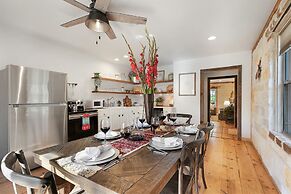 Luxury Home With Fire Pit & Hill Country Views