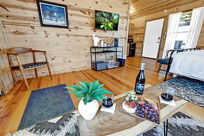 Rocky Ridge Cedar Cabin With Hot Tub & Amazing Views