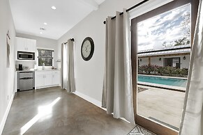 Schubert Inn Cottage - Pool - Walk to Main St