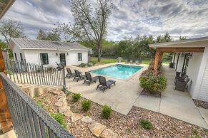 Schubert Inn Cottage - Pool - Walk to Main St