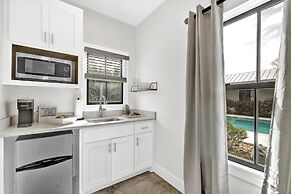 Schubert Inn Cottage - Pool - Walk to Main St