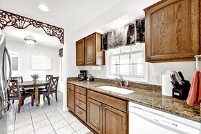 Rustic Charm - 1 mi to Downtown - Grill and Firepit