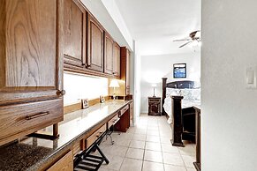 Rustic Charm - 1 mi to Downtown - Grill and Firepit