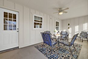 Rustic Charm - 1 mi to Downtown - Grill and Firepit