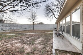 Rustic Charm - 1 mi to Downtown - Grill and Firepit