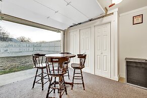 Rustic Charm - 1 mi to Downtown - Grill and Firepit