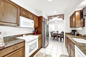 Rustic Charm - 1 mi to Downtown - Grill and Firepit