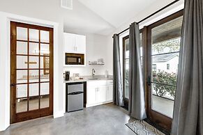 Schubert Inn Suite A With Pool-grill - 2blks to Main