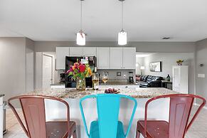 Stylish Home - Lrg Yard With Games Grill & Hot Tub