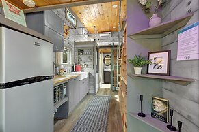 Willie the Modern Tiny Home W/hot-tub & Firetable