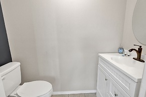 Willie the Modern Tiny Home W/hot-tub & Firetable