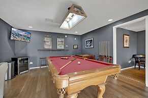 Willie the Modern Tiny Home W/hot-tub & Firetable