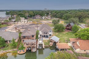 Stunning Luxury Lake Home With Waterfront & Dock!