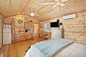 Charming Casita Right on Main St