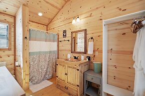 Charming Casita Right on Main St