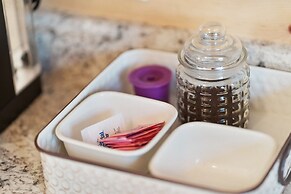 Charming Casita Right on Main St