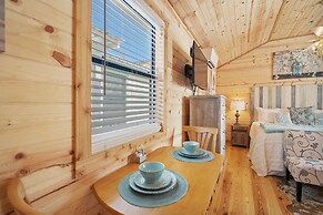 Charming Casita Right on Main St