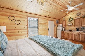 Charming Casita Right on Main St