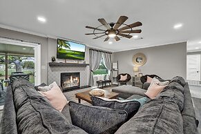 Charming Oasis Hot Tub & Fire Pit - 1mi to Dwntn