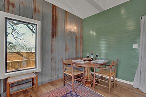 Luxury Cabin-right Across From Albert Dance Hall!