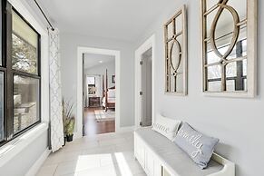 Das Weinhaus Pool & Hot Tub - Walk to Main St