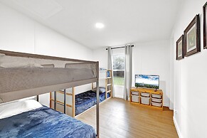 Canyon Lake Grill and Firepit Walk to Lake